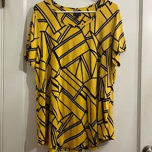 JM Collection Yellow and Black Geometric Short Sleeve Top
